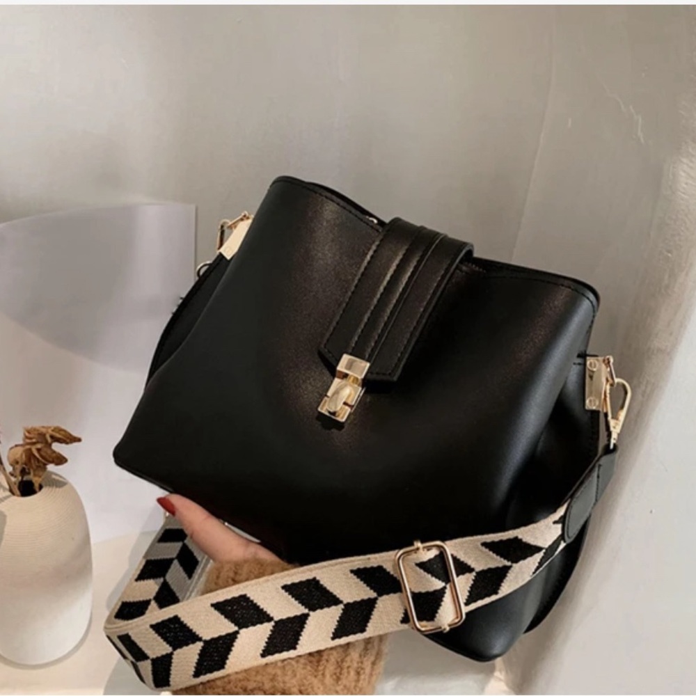 Women Fashion NWOT Black Shoulder Crossbody Bag